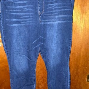 Skinny jeans with elastic waistband